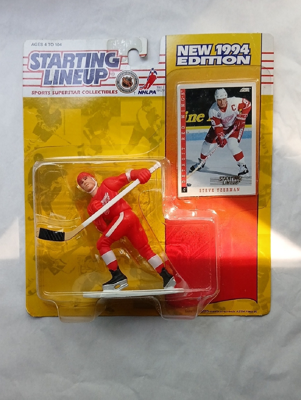 🍊3/$15🍊 Starting Lineup 1994 Steve Yzerman Collectible